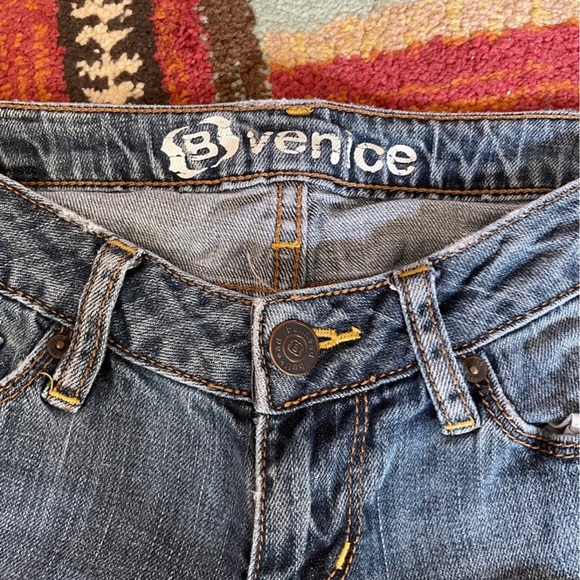 Bullhead Venice Skinny Jeans - Picture 2 of 5